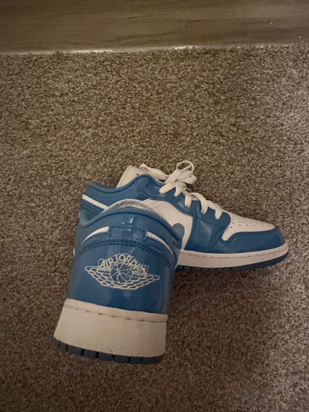 Nike Big Kids 6.5 Women’s 8 Low-Top Sneakers in White and Blue - Picture 4 of 4